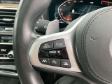 【アクティブクルーズコントロール】ドライバーが任意で設定した速度をベースに、先行車との車輛距離を維持しながら自動で加減速を行い、高速走行をサポートします。車両停止や再加速も自動で行う為、渋滞時も軽減。