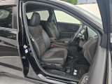 ホールド感に優れた専用シートで、長時間の運転も快適にサポートします。
