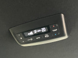 リア席専用のエアコンも装備されており、後席の方も快適にドライブできます!