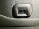 (快適パックに含まれる装備)後席USBポートタイプC・車内で携帯電話などの充電が可能です