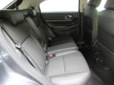 リアシートもゆったり快適に座っていただけますので、後部座席にお乗りの大切な方も楽しくドライブに参加していただけます。
