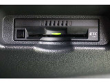 ETCはビルトインタイプでスッキリとしています。納車前には使用できるようにセットアップをさせていただきます。ETCカードの取扱もしておりますのでご相談くださいね。