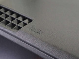 ◆助手席エアバッグ◆SRSエアバッグは、シートベルトだけでは防ぎきれない衝突時の衝撃から乗員を守るための安全装置。衝突時に瞬時に膨らみ、頭部や胸部がダッシュボードに直接衝突するのを防ぎます。