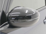 ◆ドアミラーウインカー◆ドアミラーにウインカーを装備しています。対向車に自身の進行方向を合図し安全に運転できます。