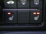 運転席と助手席には、【シートヒーター】が装備されています。温度調整も切り替えができお好みの設定で快適なドライブを楽しめます。腰から下が暖まると、暖房よりも体があったまりますよ。