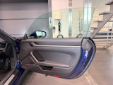 手厚いサポートを提供する「ポルシェ自動車保険」を取り扱っております。オリジナル補償(無償)が付帯し、万が一の際も正規販売店ならではの確かな安心でオーナー様を支えます。保険選びもお気軽にご相談ください。