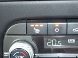 【助手席シートヒーター】座面と背もたれをすばやく温め、寒い時期にも快適な運転環境を提供します。運転席だけじゃなく、助手席も快適な空間となってます。