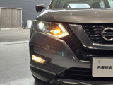 夜間走行の様々な局面に対し、LEDヘッドランプで視認性をしっかり確保。ハロゲンヘッドランプのおおよそ2倍の光量で、広範囲に明るくドライバーをサポートしてくれます。