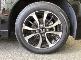 アルミホイールです。足元が引き立つので、車全体のイメージがアップしますよ!