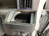 品質へのこだわり!フロアマットやシートなど車内をキレイに清掃し、ニオイや汚れなどを徹底的にクリーニングしてもらっております。室内はピカピカです☆