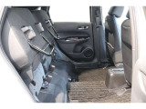 HONDA独自の機構!リアシートはチップアップ(跳ね上げ)することにより背の高い荷物も楽々積み込みすることが可能!!より空間を有効にするためにも大変便利なシートアレンジになります!!