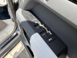 シートメモリは運転席で3つまで設定可能。シーンによってワンタッチで切り替えができるので家族皆様でご利用いただけます。