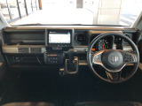 ■ 運転席まわりの装備 &rArr;