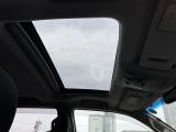 販売・買取・整備・保険・アフターケアまで、カーライフに必要なすべてをトータルサポート。車に関することを一括してお任せできるため、長く快適なカーライフをサポートさせていただきます。