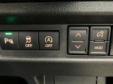 【運転席インパネスイッチ】安全装置関係のスイッチも操作しやすい位置に配置されています。