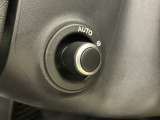 【電動調整ステアリングコラム】シートメモリーと合わせて使用すると複数人運転する場合は、お好きなポジションを記憶する事ができます。細かな調節も可能なため、快適な運転が楽しめます。