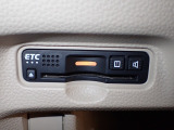 デザインスッキリのビルトイン『ETC』!高速道路の特典はもちろん、キャッシュレスなので料金所では徐行するだけで通過可能です!