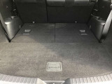 後部のシートを倒すとこんなに広々空間が!大きなお荷物を乗せる時でも心配ありません!