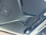 SOSコール装備です。緊急時は遠慮なく押してください。BMWメーカーエマージェンシーに直結致します。