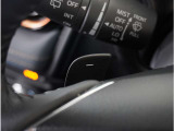 【ステアリングシフトスイッチ】ハンドルから手を離さずに素早くシフトアップ&ダウンができます。お近くの広島マツダまでお越しください。