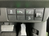路外逸脱抑制機能は車が車線からはみ出しそうなときに車線内に戻すようにドライバーへお知らせします