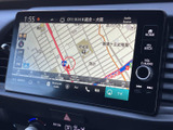 高精細な地図表示で、スムーズなナビゲーションを実現。目的地までのルートを分かりやすく表示し、安全運転をサポートします。