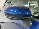 【ドアミラー】主な役割は、運転席からは見えない車の側面や斜め後方の状況を確認し、安全な運転をサポートすることです。車線変更・後続車両の確認・そして死角の低減に貢献します。