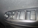 運転席のパワーウインドウスイッチです!電動ドアミラーのコントロールスイッチもあります。