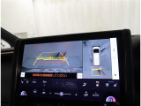 パノラミックビューモニター付きです。車両を上から見たような映像をディスプレイオーディオ画面に表示。運転席からの目視だけでは見にくい、車両周辺の状況をリアルタイムでしっかり確認できます。