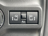 運転席にあるパワースライドドアスイッチを長押しすると、自動開閉ができます。運転席から開閉ができるので、車でお迎えに行った際使うと、すごく便利です!!パワースライドドアスイッチ(後席両側)