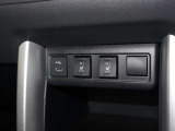 運転席と助手席には、シートヒーターが付いていて、寒い冬の日も暖かくドライブをお楽しみ頂けますよ(^^♪