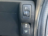横滑りを防ぐVSAやCTBA等の安全機能のスイッチ類は運転席の右側、手の届きやすい位置にあります。