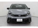 Honda SENSING搭載!ミリ波レーダー単眼カメラで、クルマの前方の状況を認識。ブレーキやステアリングの制御技術と強調し、安全・快適な運転や事故回避を支援する先進のシステムです。