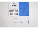 お車、ナビの取扱説明書、メンテナンスノートが付属しております。