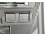【パワーバックドア】スマートキーや運転席のボタンを押すだけでリアゲートが自動で開閉します!荷物を持っている時や、高い位置にあるバックドアを閉める際に便利な機能です