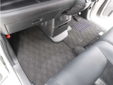 Honda認定中古車に新品の純正フロアマットを装着しました。気分よくドライブをお楽しみいただけます♪