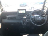 【インパネ全体】手が届きやすく、どなたでも運転しやすいです。シンプルで使いやすい設計になっています!