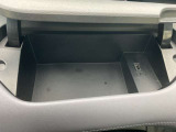 ダッシュボード上部にインストアッパーボックスがあり、収納に便利です。
