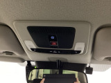 【SOSボタン】体調が悪くなったときや、事故に遭遇したとき、あおり運転にあっている時など、緊急時にボタンを押すと緊急サポートセンターにつながり、オペレーターが警察・救急への取次ぎを行います。