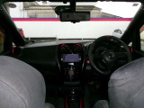 開放的で周囲が広く見渡せる運転席は車両の感覚がつかみやすくて安心安全です♪