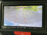 停車時に映像を楽しめる機能が備わっています。移動時間を有効活用し、快適な空間を実現します。