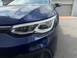 周囲の状況を常に監視し、多数のLEDを個別に自動コントロール。対向車や先行車の部分だけを巧みに遮光するため、眩しさを与えずにハイビームの明るさをキープ。夜間走行の安心感が劇的に変わります!