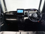 ◆インテリアパネル◆視界広々で非常に運転しやすくロングドライブでも疲れを感じさせないすっきりとまとまったインパネ周りです。