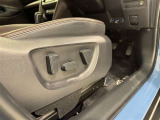 パワーシート搭載。微妙な調整が手軽にでき、ピッタリのポジションで運転することが可能です。