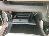車検証ブック入るんです!珍しい・・・。
