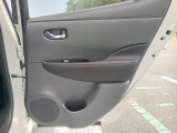 後席右ドア内張