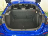 トランクの広さは、どうです、たくさんの荷物が積めますよ。