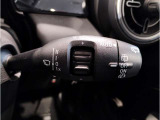 MINIの内装はとにかく『円』に拘ったデザインコンセプトが一目で伝わってきます。これほど円形に拘った車は他に御座いません。伝統のデザイン、トグルスイッチなど遊び心のある内装で御座います。