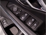 当社BMW認定中古車は全車保証付きでございます。また保証料金や整備費用はお見積書内の諸費用・税金に追加計上する事はございません。認定中古車保証付きのお支払総額でお見積りご依頼の上、他店とお比べください