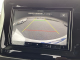 大型画面で確認できるバックカメラです。商業施設や立体駐車場、夜間の後方確認に役立ちます。